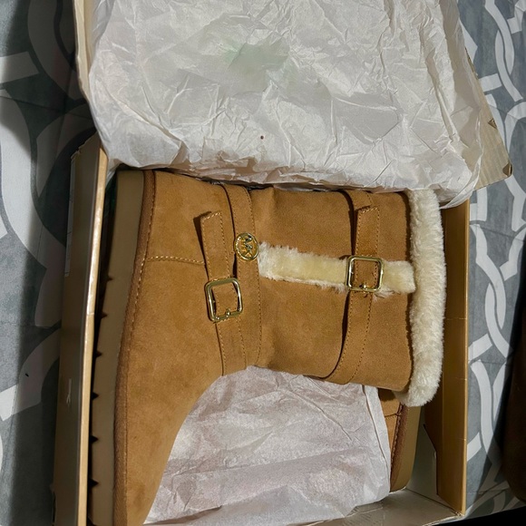 Brown Michael Kors boots, brand new got them awhile back, they just didn’t fit - Picture 2 of 4